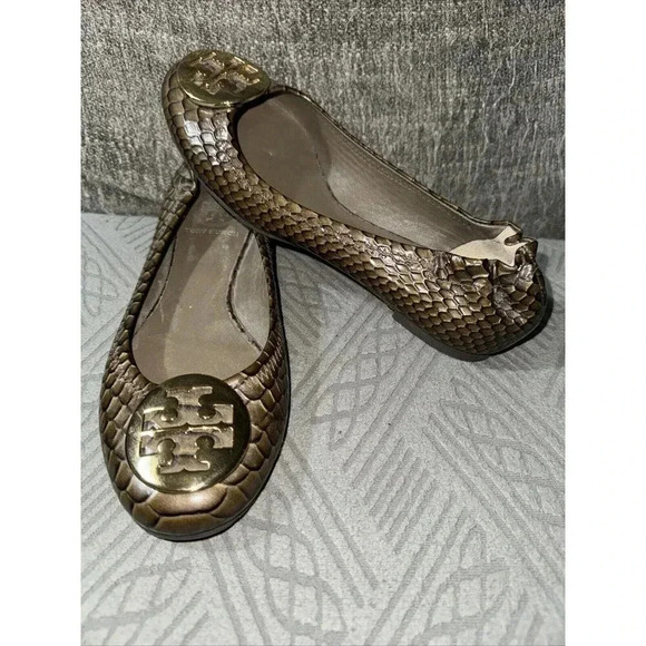 Tory Burch Reva Golden Snakeskin Logo Medallion Ballet Flats Size 6M  NWOB - Picture 1 of 5